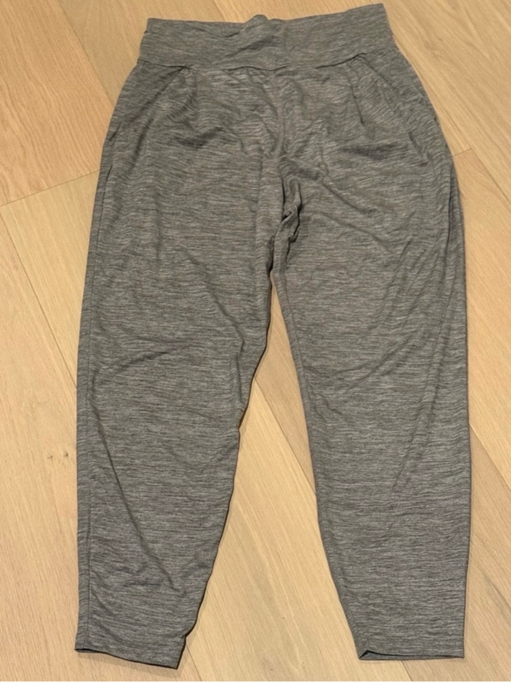 Vuori Lux Harem Jogger in Clay - Picture 4 of 5